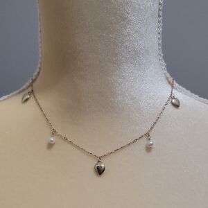Elegant Gold Heart and Pearl Necklace
